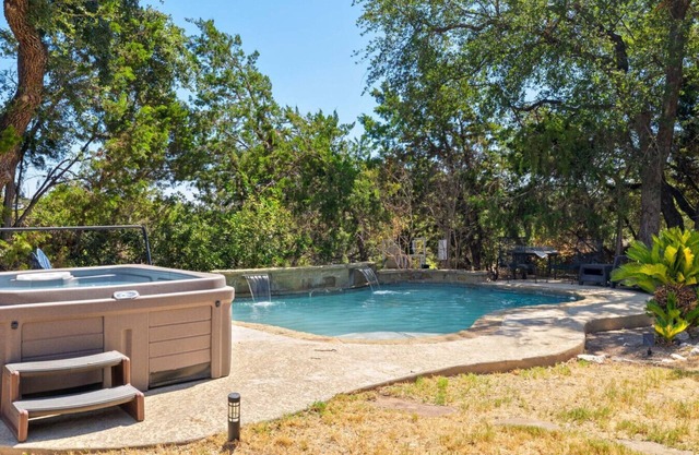 The Teal Door - Pool/Hot Tub, nearby Lake Travis *New to Vrbo*