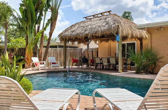 The Tiki House! Heated Pool, Close to the Beach!
