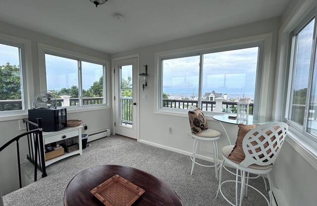 The Tower Beach House: Expansive ocean views from tower observatory room and widows walk. 2 blocks to beaches in Brant Rock beach community