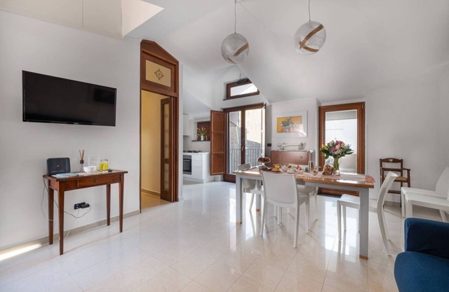 The Tulip Apartment in the center of Vico Equense