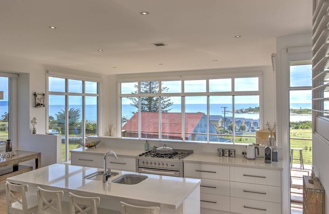 THE ULTIMATE BEACH HOUSE