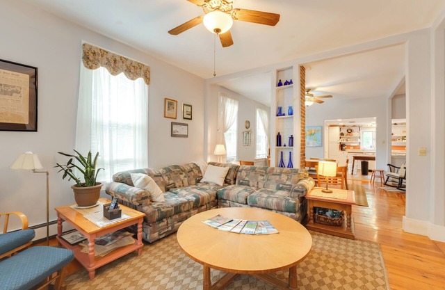 'The Watson House' ~ 16 Mi to Sebago Lake!