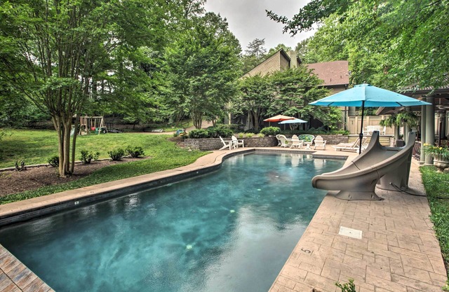 The White Elephant Inn Getaway w/Pool & Hot Tub!
