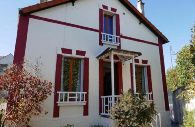 THE WHITE & RED HOUSE