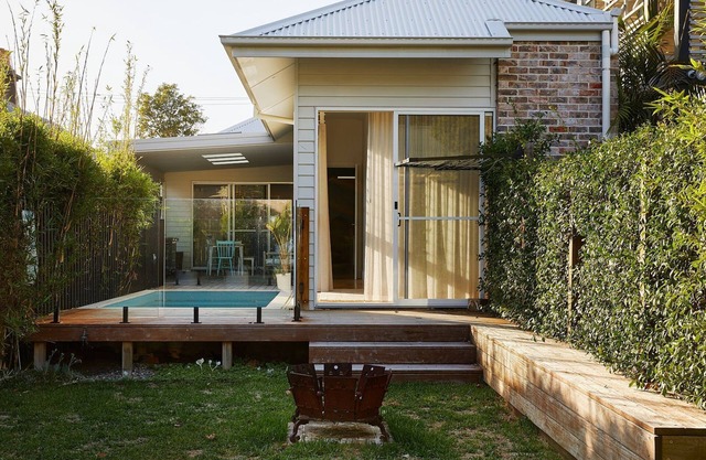 The Willows - family holiday home with swimming pool