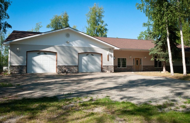 The Wise Raven Retreat, Peaceful and Spacious Home in Big Lake on a forested lot