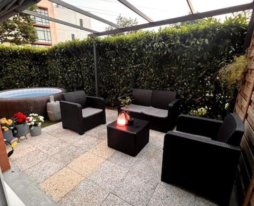 The56 - Private Garden Jacuzzi and Private Parking