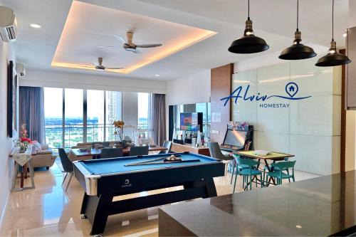 TheShore LUXURY 4+1BR Penthouse/8-12pax/Pool Table/DirectToMall/Jonker 10min