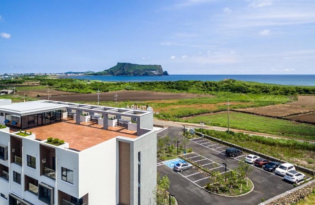 Thira Hotel