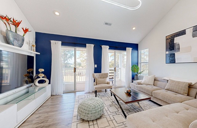 Third Floor Condo with balcony, washer/dryer, golf course views, and pool