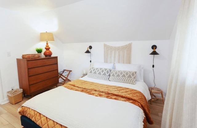 This apartment is a 1 bedroom(s), 1 bathrooms, located in Medford, OR.