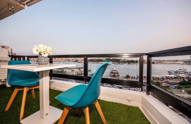 This apartment is a 2 bedroom(s), 2 bathrooms, located in Tas-Sliema, null.