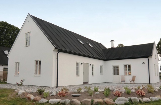 This beautiful holiday home in Österlen is near Stenshuvud National Park.