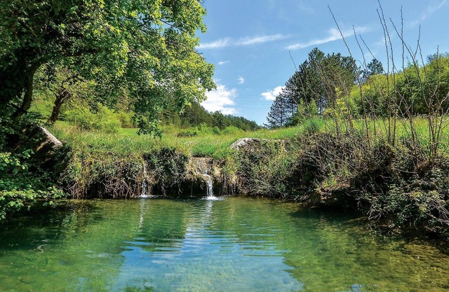 This holiday home with pool is peacefully located and surrounded by unspoilt nature.