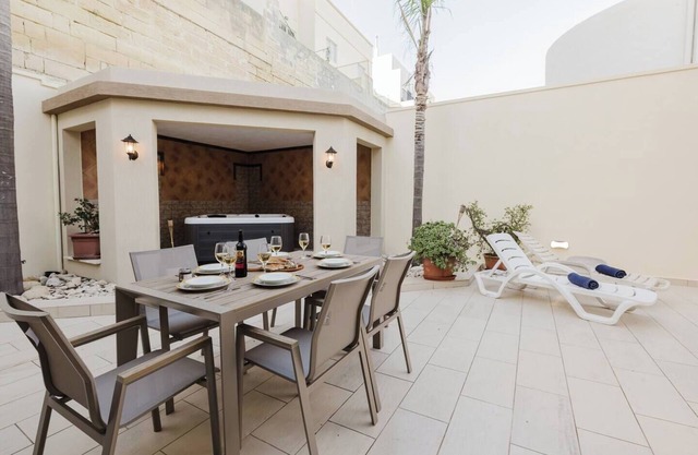 This house is a 3 bedroom(s), 2.5 bathrooms, located in Il-Mellieħa, null.