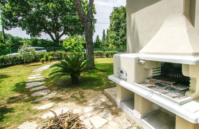 This vacation home is located about 6 km from Pesaro.