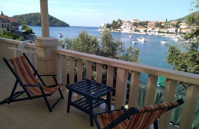 Three bedroom apartment near beach Brna, Korčula (A-4425-b)