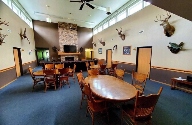 Three Rivers Lodge Room #2