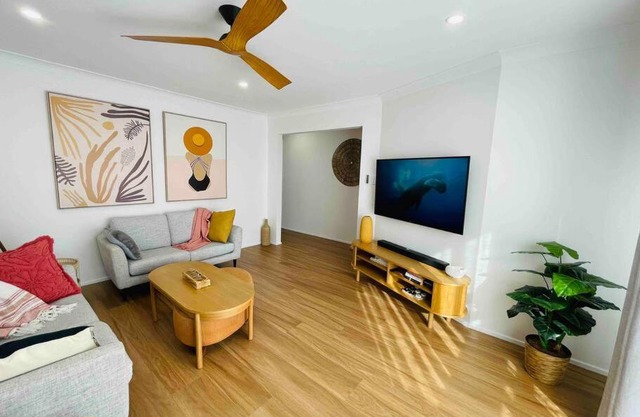 Tide 'n' Seek: Family Beach House with Games Room