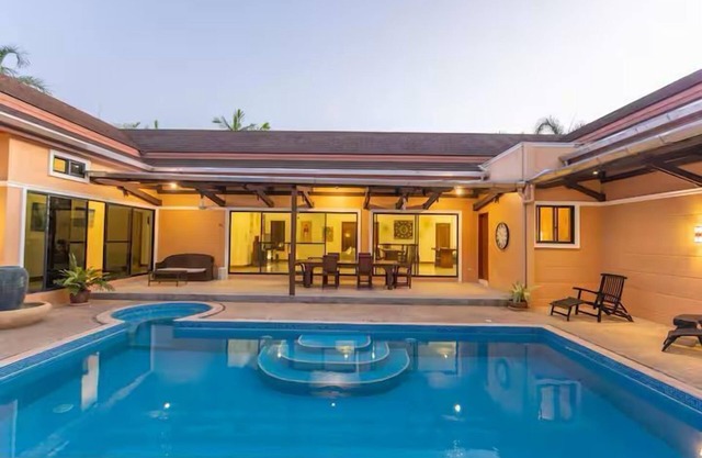 Tim buktu 4BR Jacuzzi WalkVillaMarket170