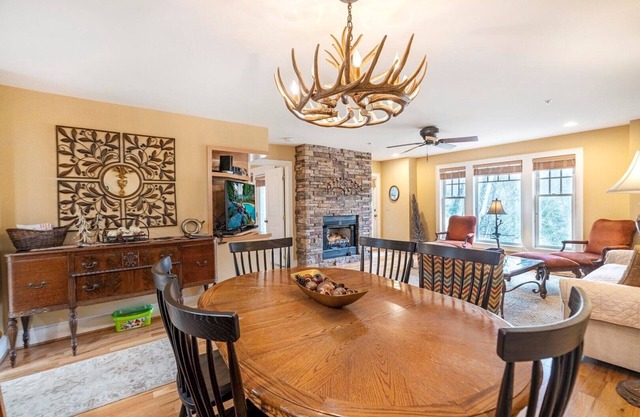 Timbers I-1- Mountain Condo, Gated Resort, Indoor/Outdoor Pools and Hot Tub, Fitness Area, Fishin.