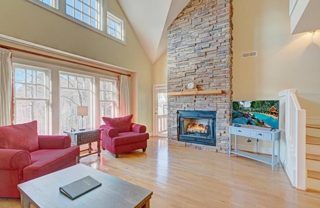 Timbers O-4- Mountain Condo, Echota Gated Resort, Indoor/Outdoor Pools and Hot Tub, Fitness Area,.