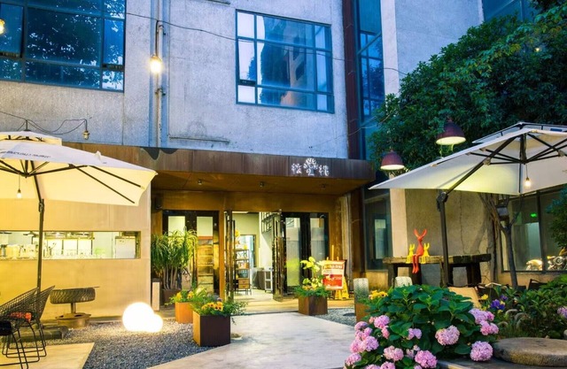 Time Tunnel Designer Hotel