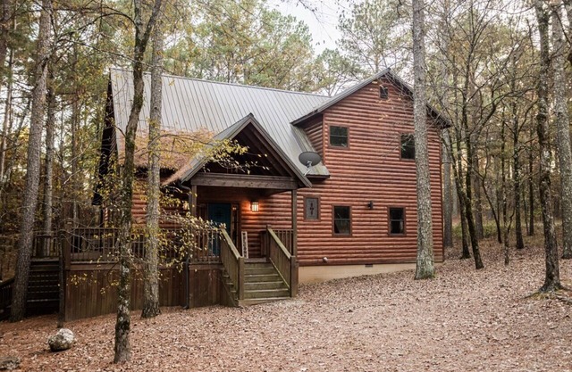 Time Well Wasted- Spacious! Hot Tub,Shuffleboard,Playset,Free firewood!
