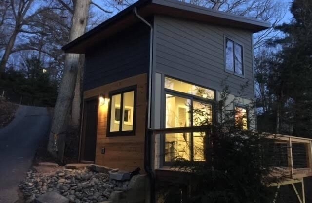 Tiny House, Big Views! 8 Min. to Downtown