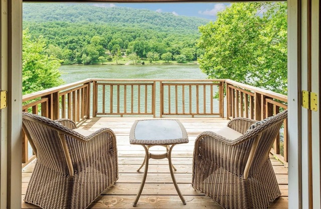 TN River Getaway 10 min to Downtown Chattanooga Amazing Gorge Views