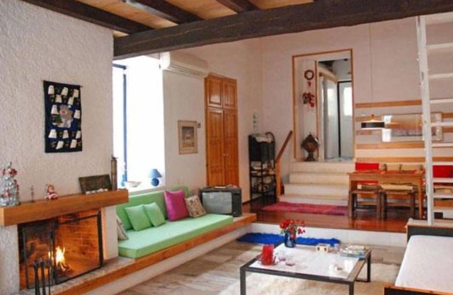 To Spitaki Main Building