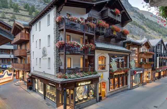 Top apartment, centrally located in the heart of Zermatt