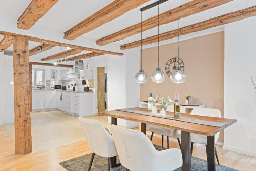 TOP Apartments - Moderne Altbauwohnung im Zentrum Ludwigsburg - Kingsize Bett - Netflix - 80qm - 24h Check-In
