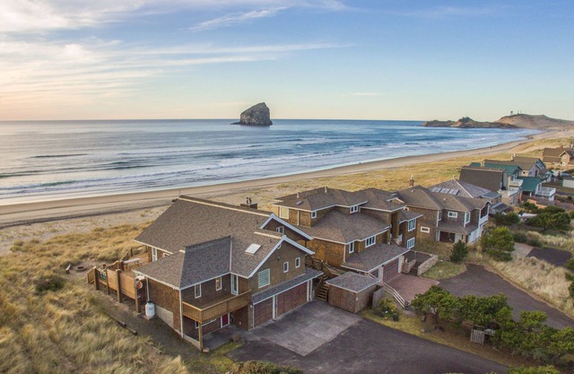 Top O' the Dune #157 - Luxury oceanfront home. Amazing views & fun family room. 4000 square feet.