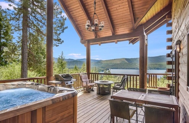 TOP VIEW HOME+Game Room-Covered Patio w/ Hot Tub-Fire Pit-Book-n-SAVE NOW!
