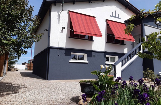 Totally independent apartment on the first floor of a detached house