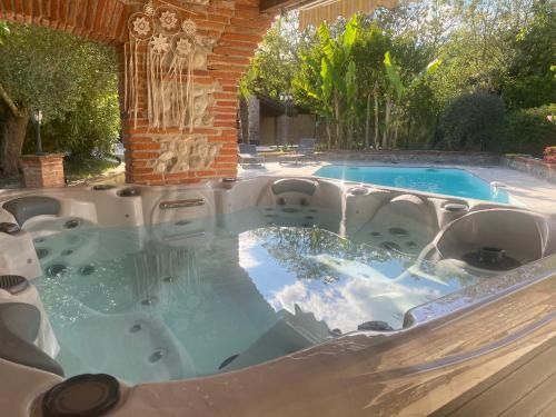 Toulousaine de 200 m2 10 pers Piscine Jacuzzi proche de Toulouse