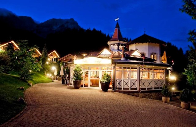 Tower suite with bath, shower, toilet - Chalet Hotel am Leitenhof