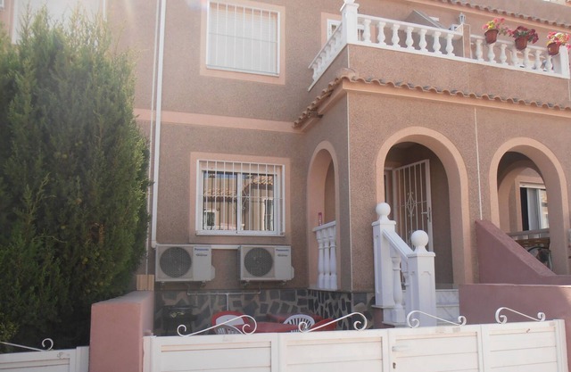 Town House, 2 Bedroom, 2 Bathroom, Air Con, Sat TV, Communal Pool