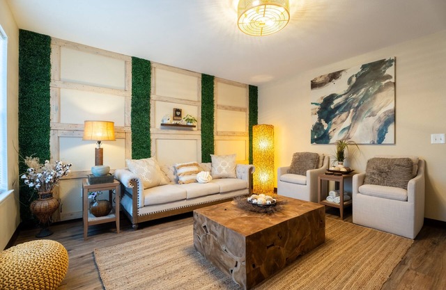 Townhome with a peaceful, soothing vibe, featuring KING and QUEEN size beds