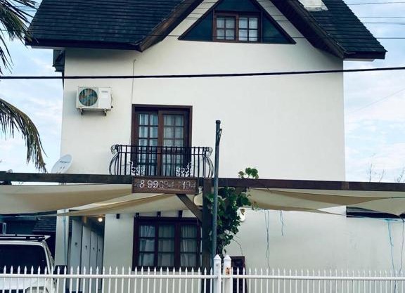 Townhouse composta por 4 triplex duas suítes a duas quadras do mar