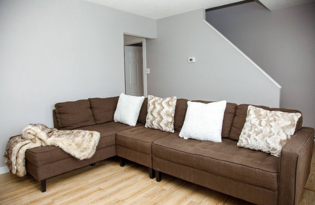 Townhouse in St Norbert, near UofM,nSafe neighborhood, near grocery store, par