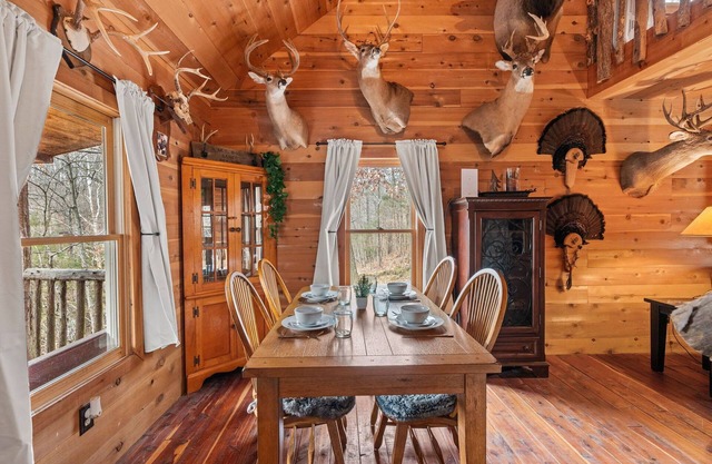 TRAILS & TRANQUILITY - Cozy Cabin on 30 Acres