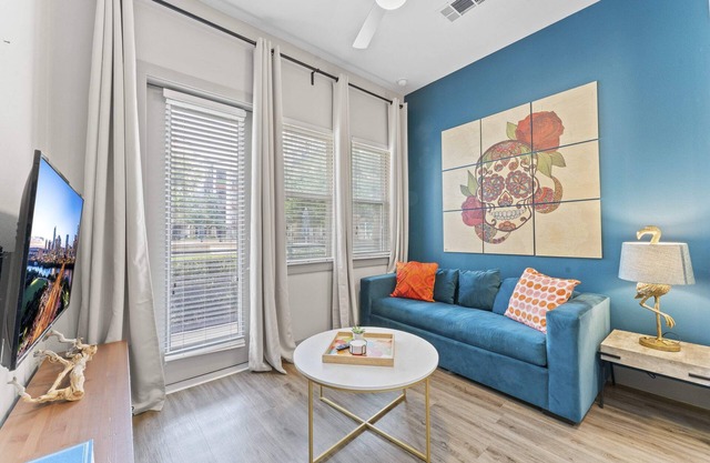Tranquil 1BR luxe suite close to DT w/fast WiFi