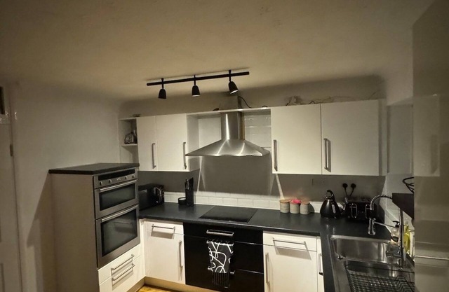 Tranquil 4 Bedroom House | Overlooking Cardiff Wharf | Central | Free Parking