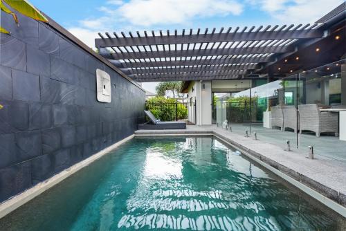 Tranquil Beachside Retreat - Enquire for Long Stay Prices - 3 Bedroom Home