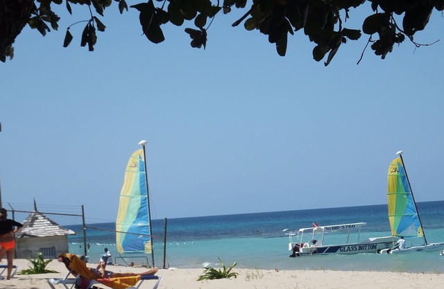 TRANQUIL BLISS-FULLY STAFFED 5 EN-SUITE BEDROOM -5 MINS TO BEACH