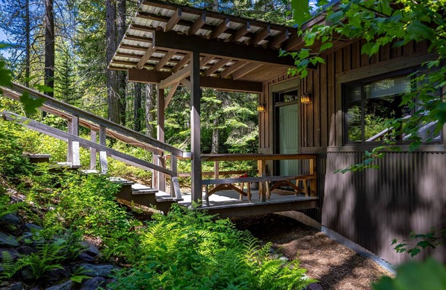 Tranquil Creekside Cabin