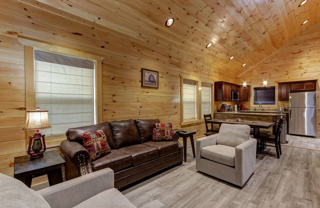 Tranquil & Easy roads! Hot-tub, Arcade, EV Charger