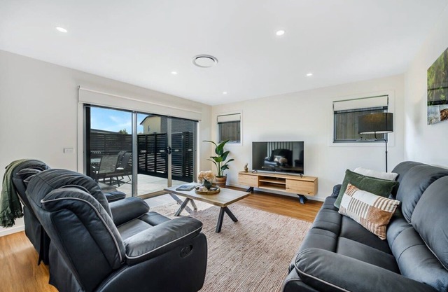 Tranquil Villa Two -2BR/2BA–10min to CBD-Airport